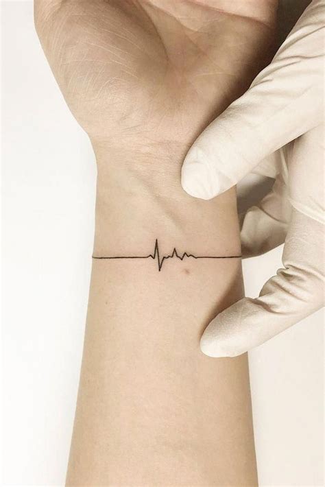 24 Minimalist Tattoo Designs Catch Your Tiny Inspiration Eazy Glam
