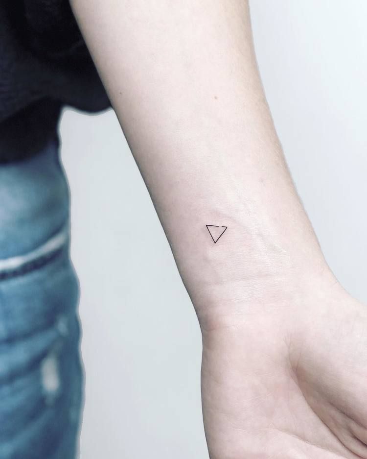 30 Minimalist Geometric Tattoos By Laura Martinez Tattooadore Artofit
