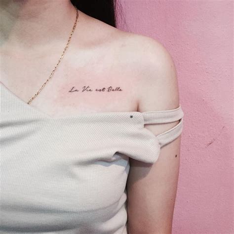 33 Fabulous Collar Bone Tattoos That Flatter Your Shape