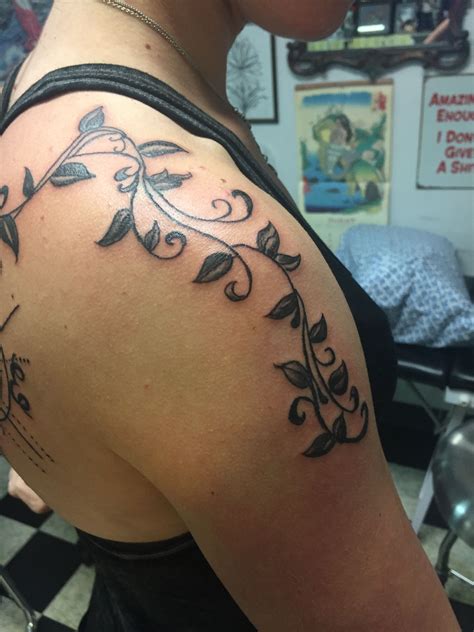 67 Cool Vine Shoulder Tattoos Shoulder Tattoos