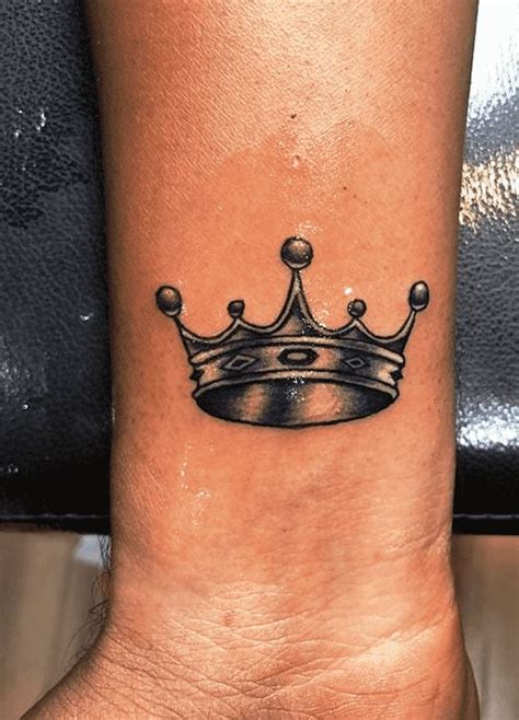 Crown Tattoos For Guys: Bold Ideas & Meanings Explained