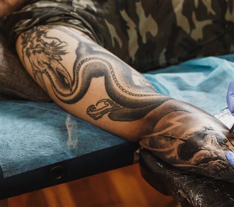 El Arte Del Tatuaje En Instagram La Serpiente Y De La Galanter A Del