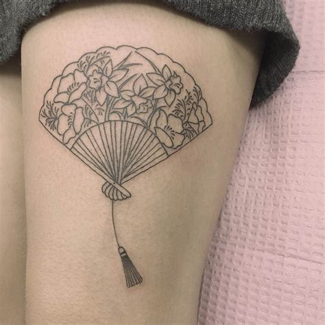 Japanese Style Hand Fan Tattoo Tattoogrid Net Japanese Style Hand Fan Tattoo Tattoogrid Net