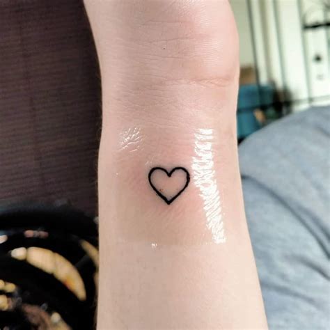 Minimalist Heart Outline Tattoo Ideas For A Subtle Look Minimalist Heart Outline Tattoo Ideas For A Subtle Look