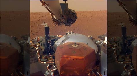 Nasa S Insight Mars Lander Hears Martian Winds Shares Images Of Red