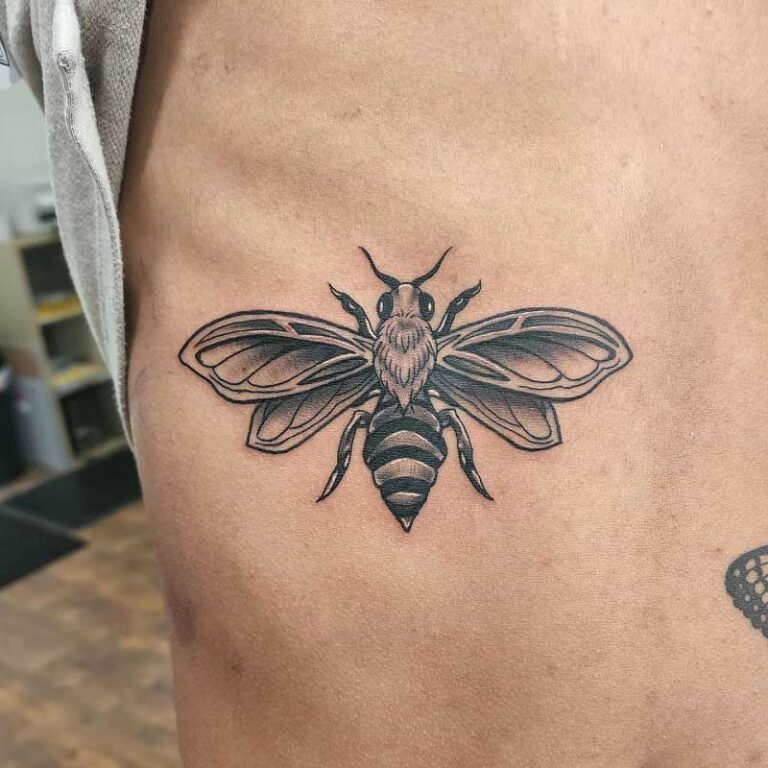 Realistic Bumble Bee Tattoos: Stunning Designs & Ideas