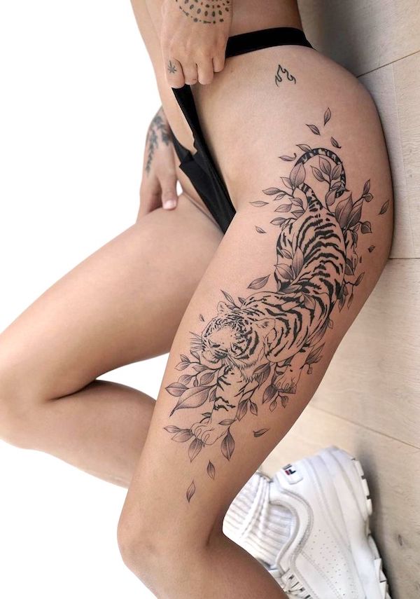 Side Hip Tattoos: Chic Designs for Women