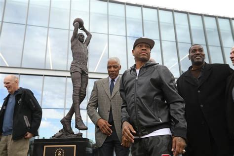 Sixers Great Moses Malone S Statue Unveiled His Jersey Retired And