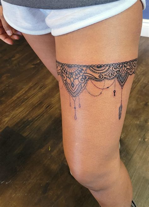 Small Simple Garter Tattoo Ideas & Designs