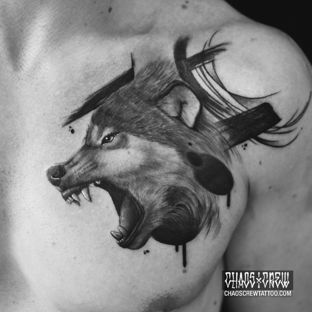 Striking Wolf In An Abstract World Tattoo Studio M Nchen Chaos Crew