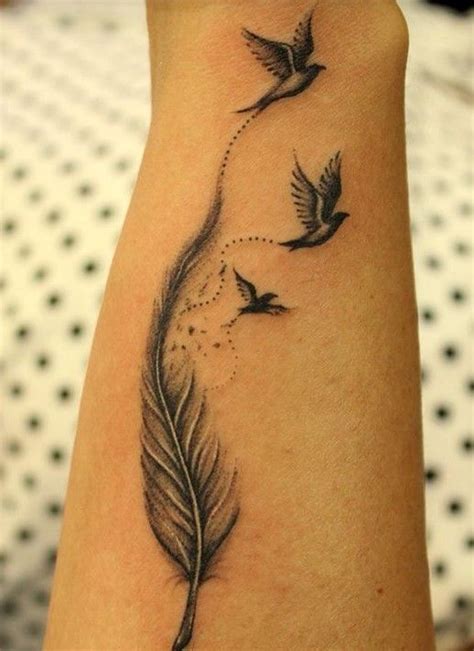 Tatouage Plume Et Oiseaux Sur Tout Le Bras Tattoo Bras Avant Bras