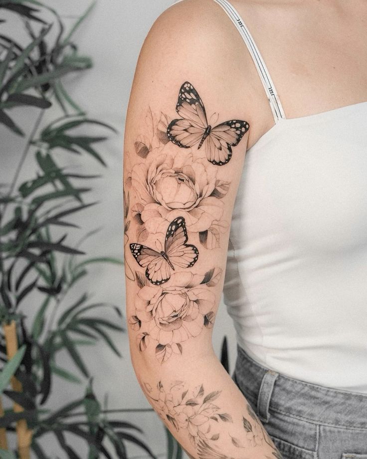 Tatuajes En El Brazo De Rosas Y Unas Manos At Tanninablog Blog