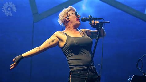 Tool S Maynard James Keenan Wearing Drag Onstage Had Nothing To Do Tool S Maynard James Keenan Wearing Drag Onstage Had Nothing To Do