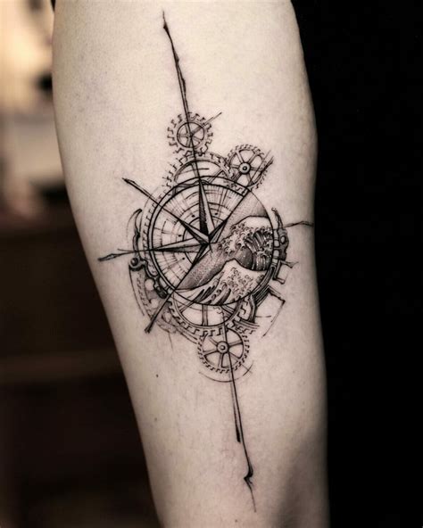 Vintage Simple Compass Tattoo Ideas & Meanings