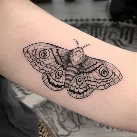 What S The Meaning Behind A Moth Tattoo Tattazzi Com What S The Meaning Behind A Moth Tattoo Tattazzi Com